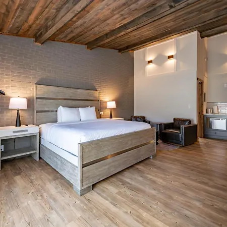 Cove Creek Lodge 219 Lakeside Executive King Suite